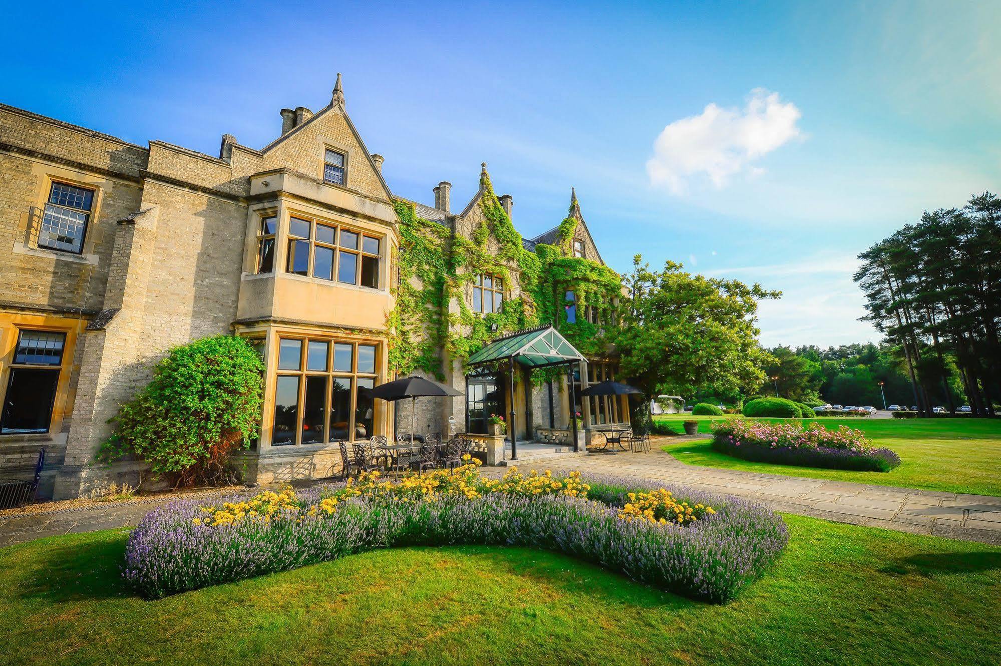 Foxhills Club & Resort Ottershaw Exterior foto