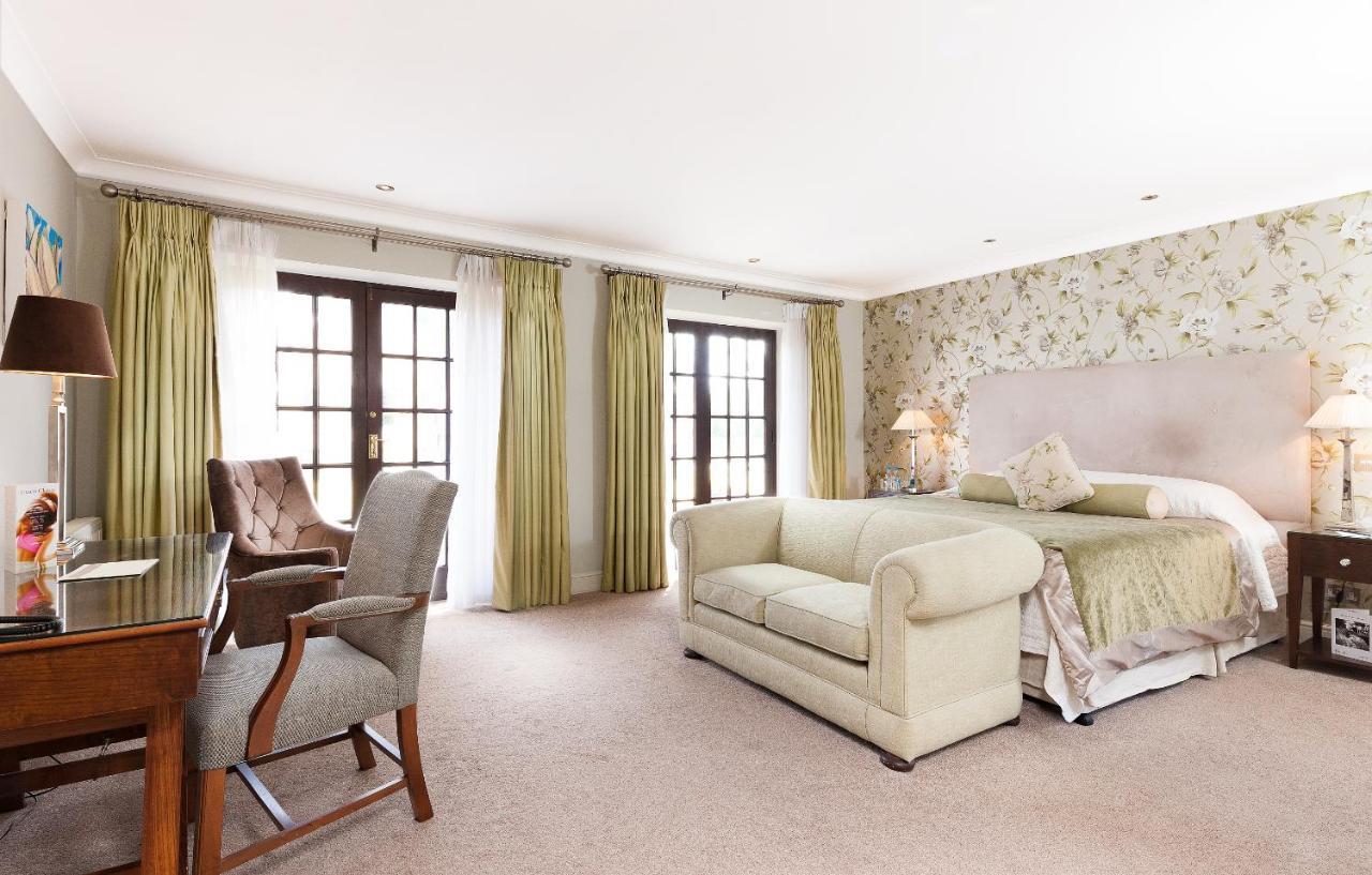 Foxhills Club & Resort Ottershaw Exterior foto